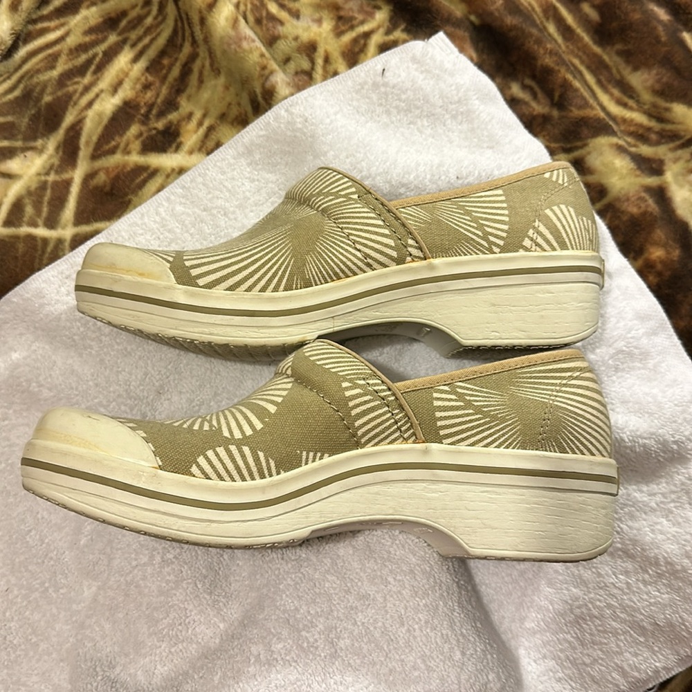 DANSCO - Calling all Nurses☺️.  EU sz41.  Fits like a Us Sz 9.5.